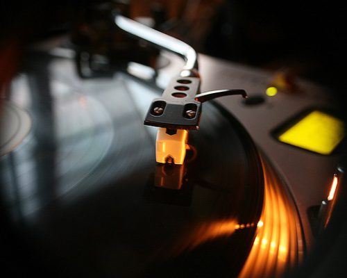 dj-4702977_640